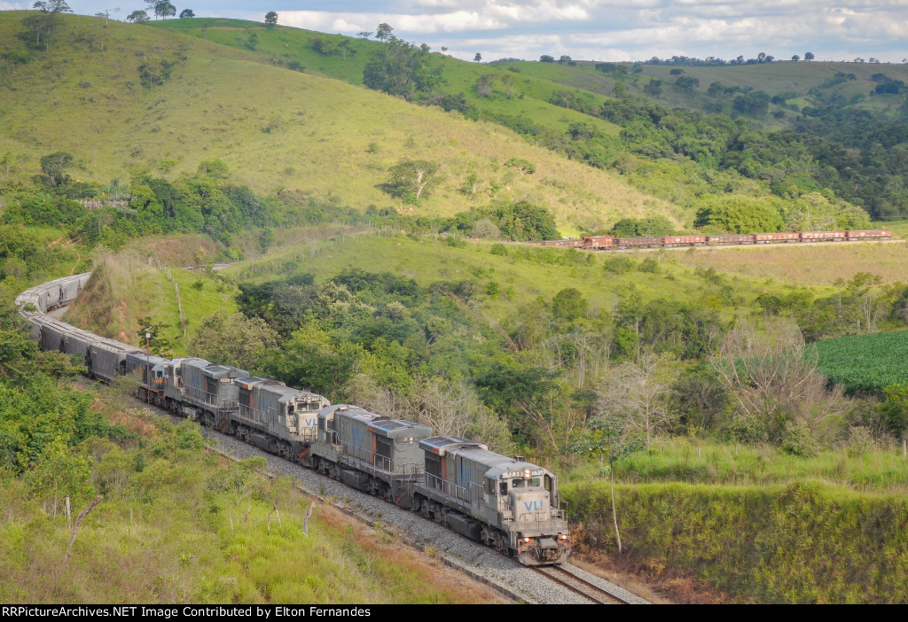 VLI 738 liderando a composição vazia ,passando pelo Pátio de Campo Belo 